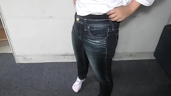 狭い膣内を小刻み指刺激しながらオナニーでピクンッとイキまくりました…