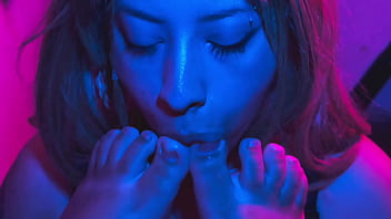 These girls are experts in worshipping feet