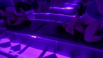 Sexo caliente en un club swinger video completo en red