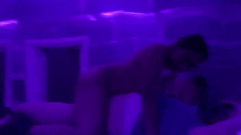 Sexo caliente en un club swinger video completo en red