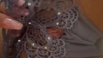 Rossmexicana se masturba rico con su rica lenceria nueva que le mando un osito