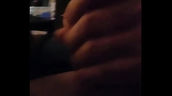 Pensando en ti haciendo una paja me toco el pene y