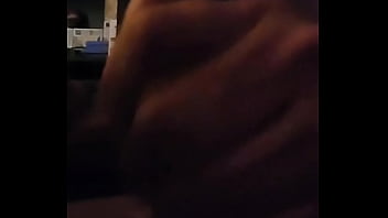 Pensando en ti haciendo una paja me toco el pene y