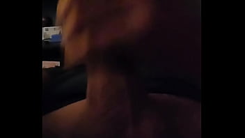 Pensando en ti haciendo una paja me toco el pene y