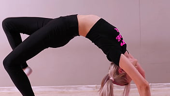 I get a lot of sperm in my pussy after stretching i suck and ride on a dildo with talking