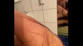 La grabo por espejo mientras follamos