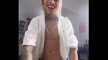 Essa safada adora uma rola bem grossa na bucetona dela