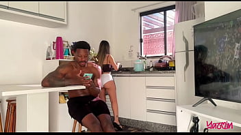 Empregada esguicha litros no pau do filho da patroa enquanto ela ta fora completo no sheer e red