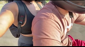 Putinha casada sai da academia pra fuder no pelo no meio do mato