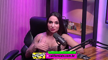 A monique mergulhou pelada