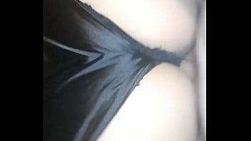 Espero a mi amante en cuatro para que me folle como a una perra mo a una