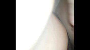 Espero a mi amante en cuatro para que me folle como a una perra mo a una