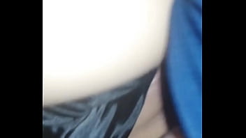 Espero a mi amante en cuatro para que me folle como a una perra mo a una