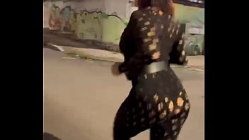 La potra aleja muestra sus encantos en la noche de quito