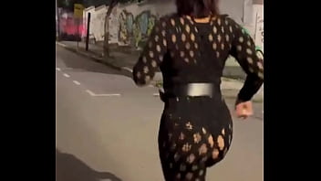 La potra aleja muestra sus encantos en la noche de quito