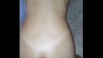 Amigo do meu marido botou tudo na minha bundinha gritei muito