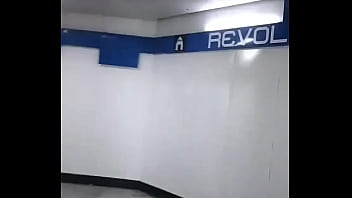 Jaja imagínate vivir en suiza y tener un buen sistema de transporte público mejor ponte los audífonos mi reyn