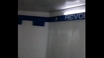 Jaja imagínate vivir en suiza y tener un buen sistema de transporte público mejor ponte los audífonos mi reyn