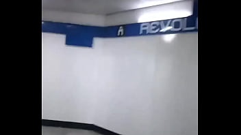 Jaja imagínate vivir en suiza y tener un buen sistema de transporte público mejor ponte los audífonos mi reyn