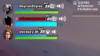 La lamo la panocha a la puta de la hermana del español