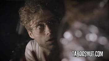 Geeky conspiracy theorist analed by female extra terrestrial