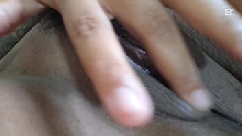 Videochamada nicoly mattos leva leitinho na bucetinha e brinca com porra escorrendo na bucetona peludinha até gozar de novo