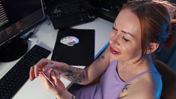 Gamer girl stops playing to feast on dick