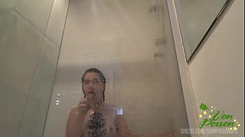 Assista von poison tomando um banho bem gostoso pela manhã depois de ter levado pica a noite toda