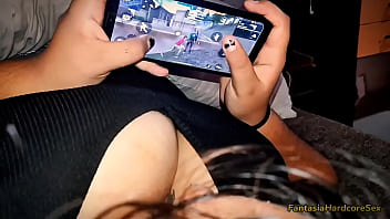 La Putita De Mi Hermanstra No Me Deja Terminar La Partida Y Me La Cogi Por Hacerme Perder thumbnail