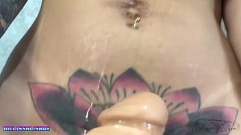 Quero engasgar assim mamando seu pau até você gozar muito na minha boca