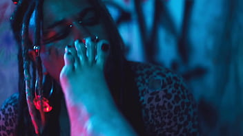 Goddess rotten venus gags slave with her feet