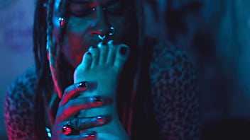 Goddess rotten venus gags slave with her feet