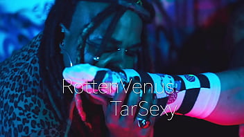 Goddess rotten venus gags slave with her feet