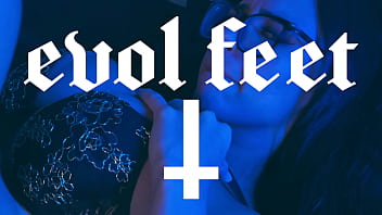 I want my feet to be on your mind 24x7