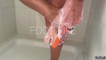 Wet & wild shower foot indulgence