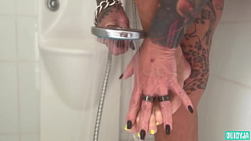 Wet & wild shower foot indulgence