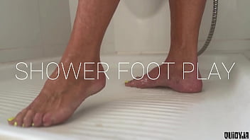 Wet & wild shower foot indulgence