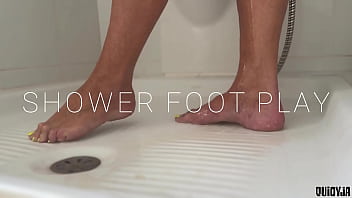 Wet & wild shower foot indulgence