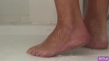 Wet & wild shower foot indulgence