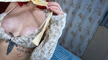 Babe pushes out massive prolapse with billy dildo 4k