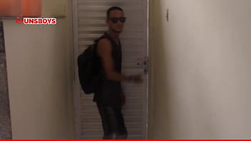 Ensaio Na Casa Abandonada Completo thumbnail