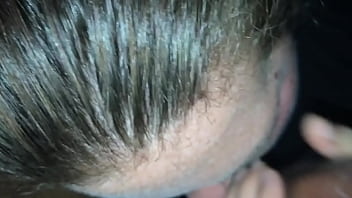 Fat hoe sucks dick in da whip