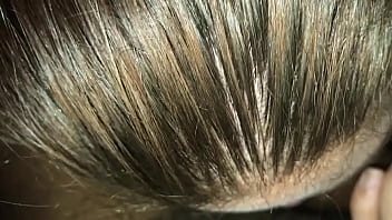 Fat hoe sucks dick in da whip