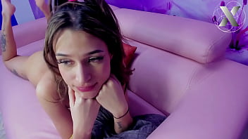 How well this chick sucks jazmin deep throat