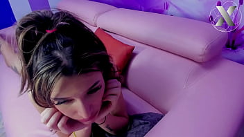 How well this chick sucks jazmin deep throat