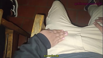 Mi mejor amiga me come la verga bajo la lluvia en el balcon de su casa