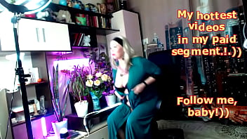 Sexy chubby stepmom masturbates a very hot mature bitch