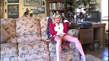 Blonde mom kiss gets her pussy licked and fucked