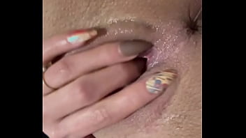 Despues d emi rutina de gym me quede caliente pasandome los aparatos