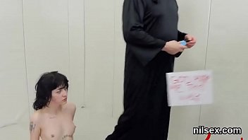 Crazy joy girl gets her fuckholes stretched and properly fucked